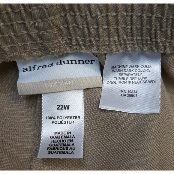 Alfred Dunner Woman Tan Capri Pants l Size: 22W - Picture 5 of 7